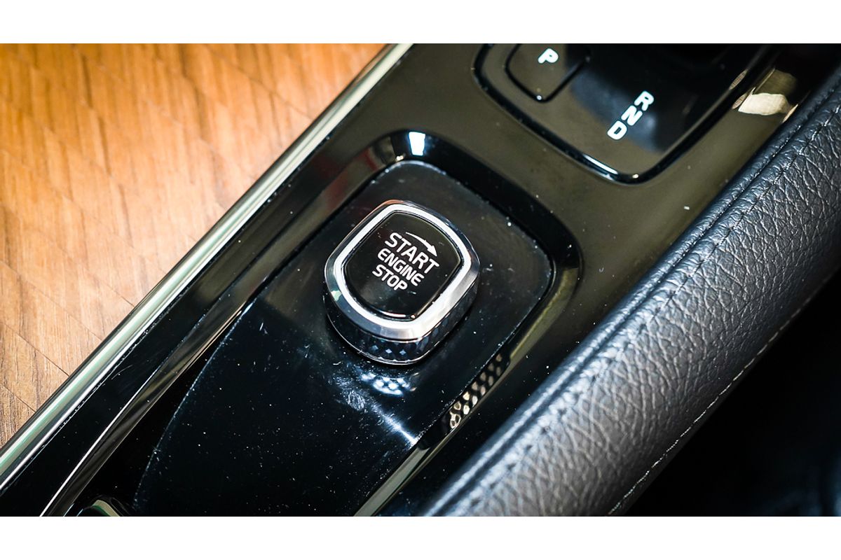 2022 Volvo XC90 B5 Momentum