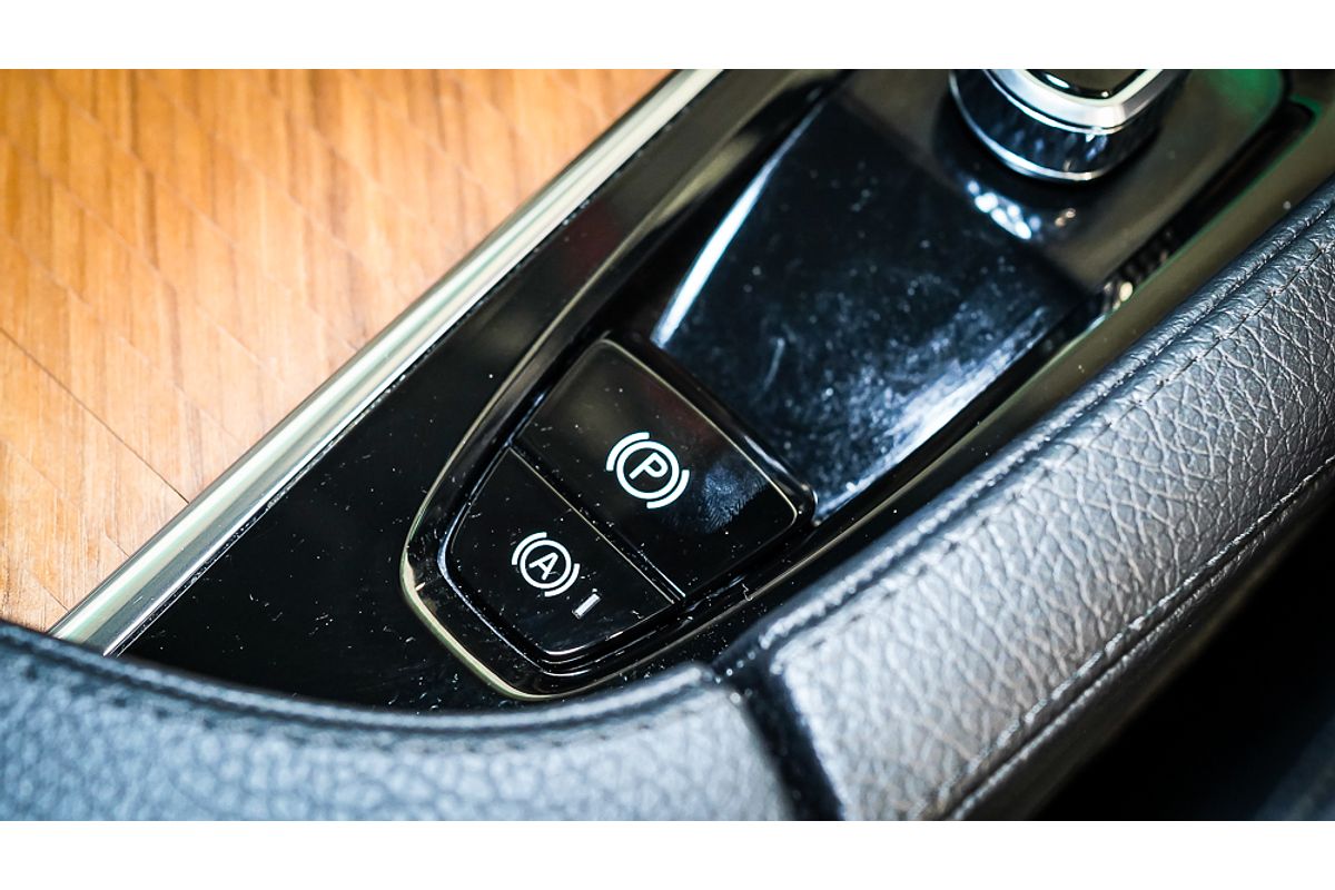 2022 Volvo XC90 B5 Momentum