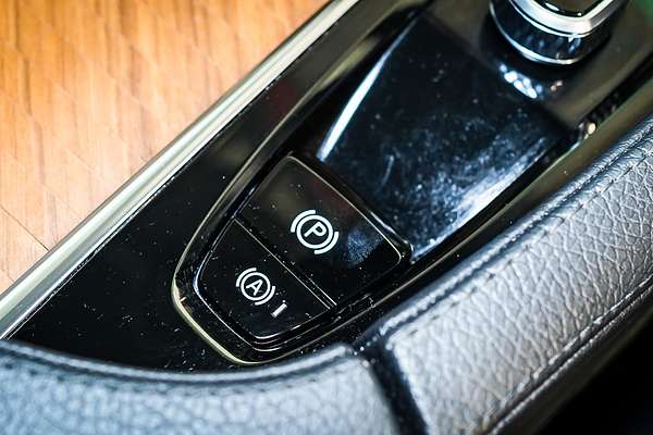 2022 Volvo XC90 B5 Momentum