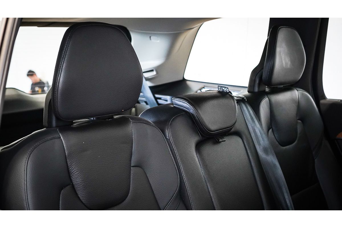 2022 Volvo XC90 B5 Momentum