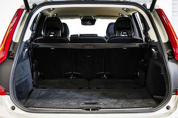 2022 Volvo XC90 B5 Momentum