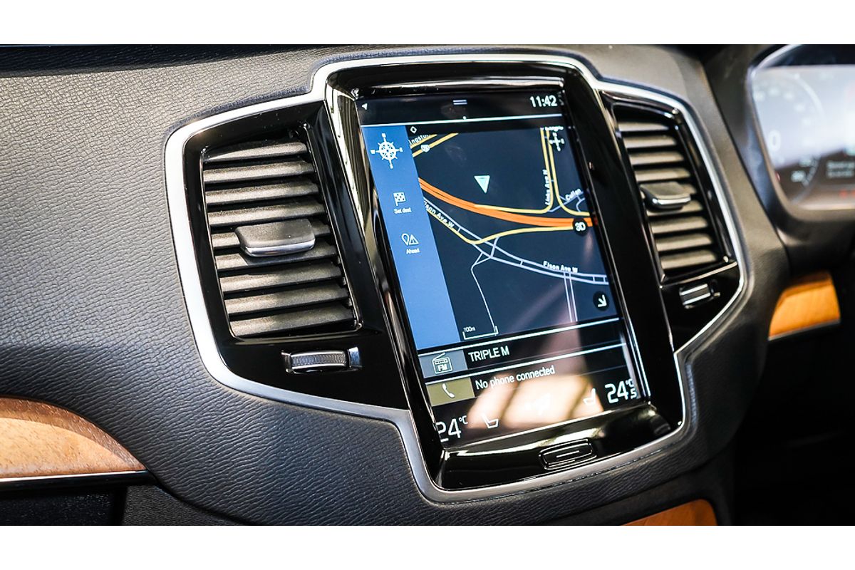 2022 Volvo XC90 B5 Momentum