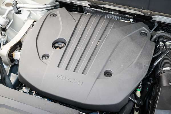 2022 Volvo XC90 B5 Momentum