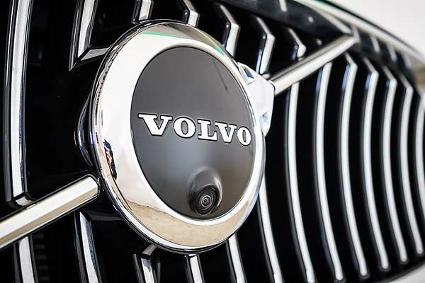 2022 Volvo XC90 B5 Momentum