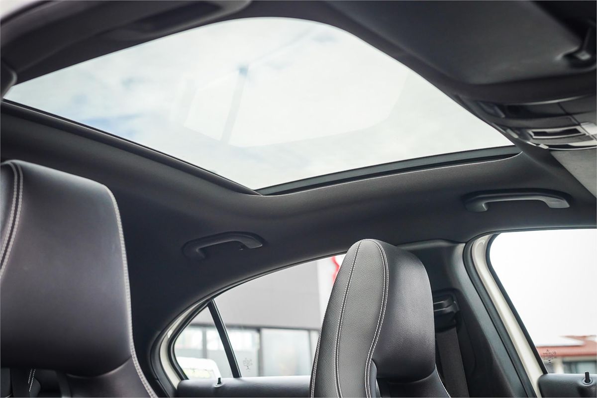 2015 Mercedes-Benz A-Class A200 W176