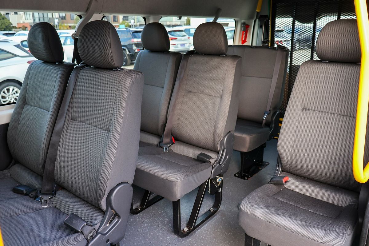 2018 Toyota Hiace Commuter TRH223R