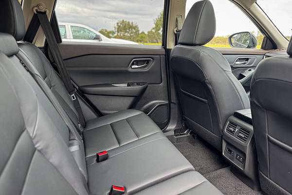 2025 Nissan X-TRAIL Ti T33