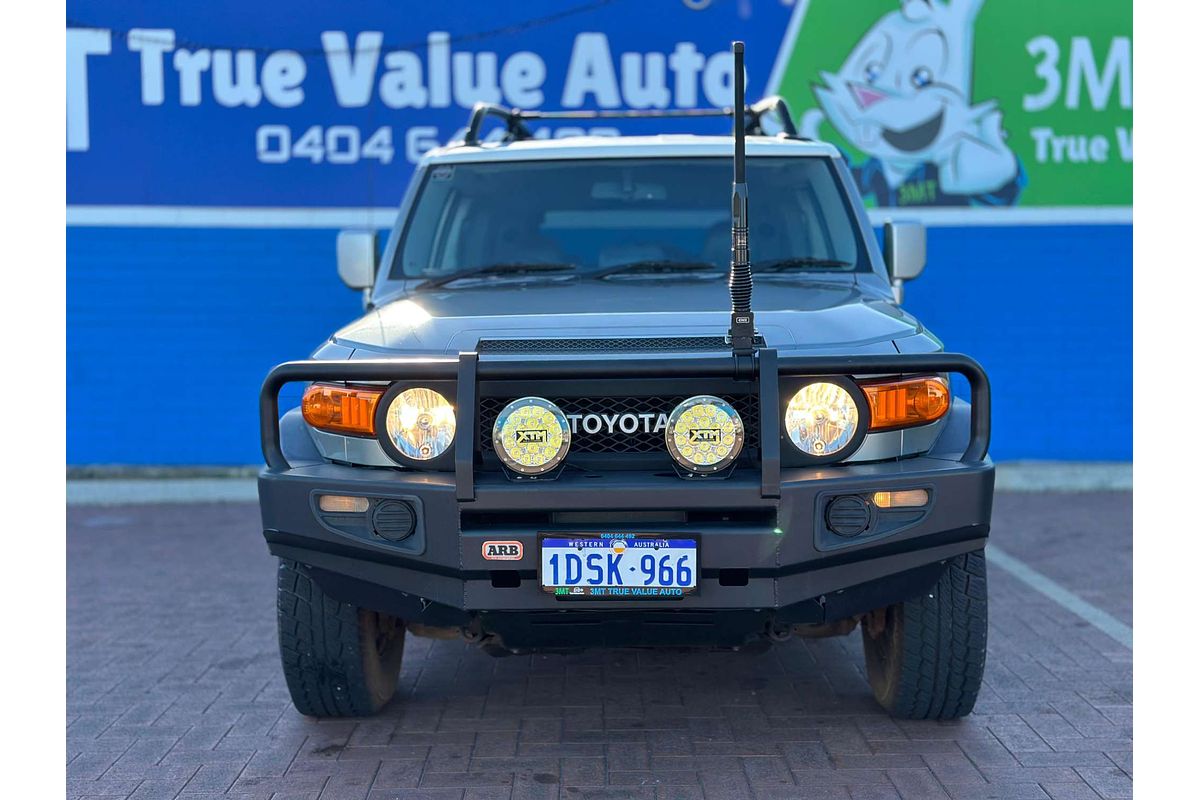 2011 Toyota FJ Cruiser  GSJ15R