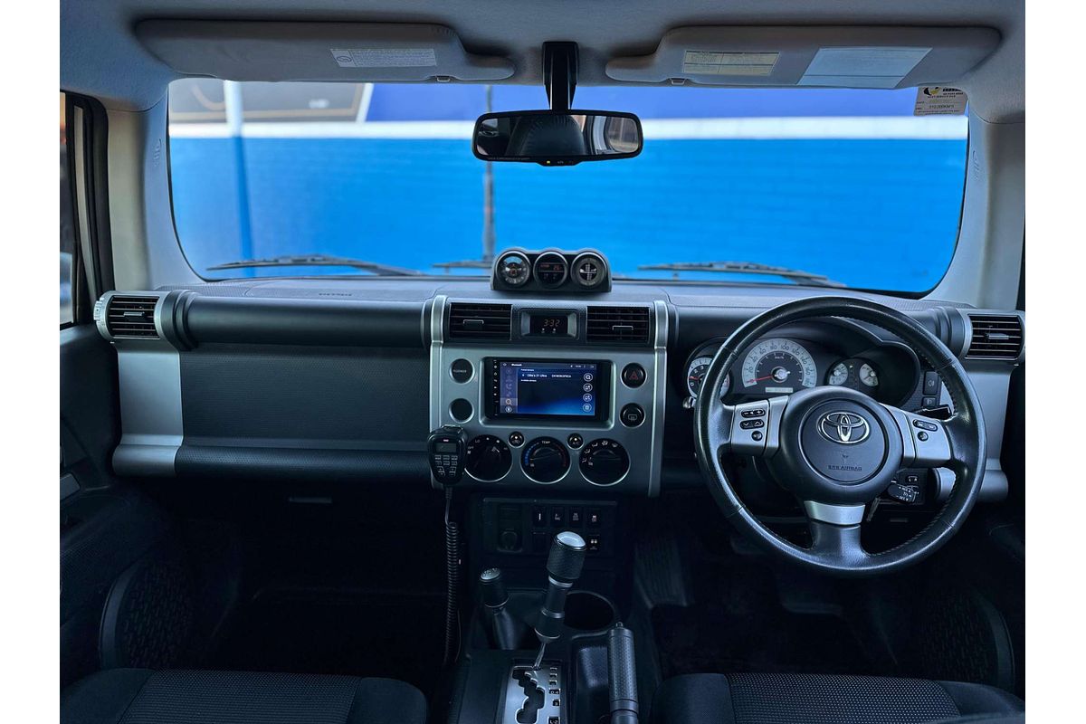 2011 Toyota FJ Cruiser  GSJ15R