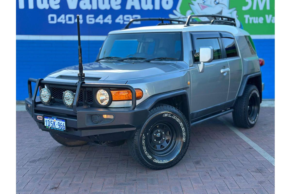 2011 Toyota FJ Cruiser  GSJ15R