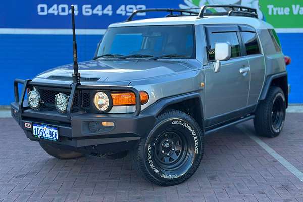 2011 Toyota FJ Cruiser  GSJ15R