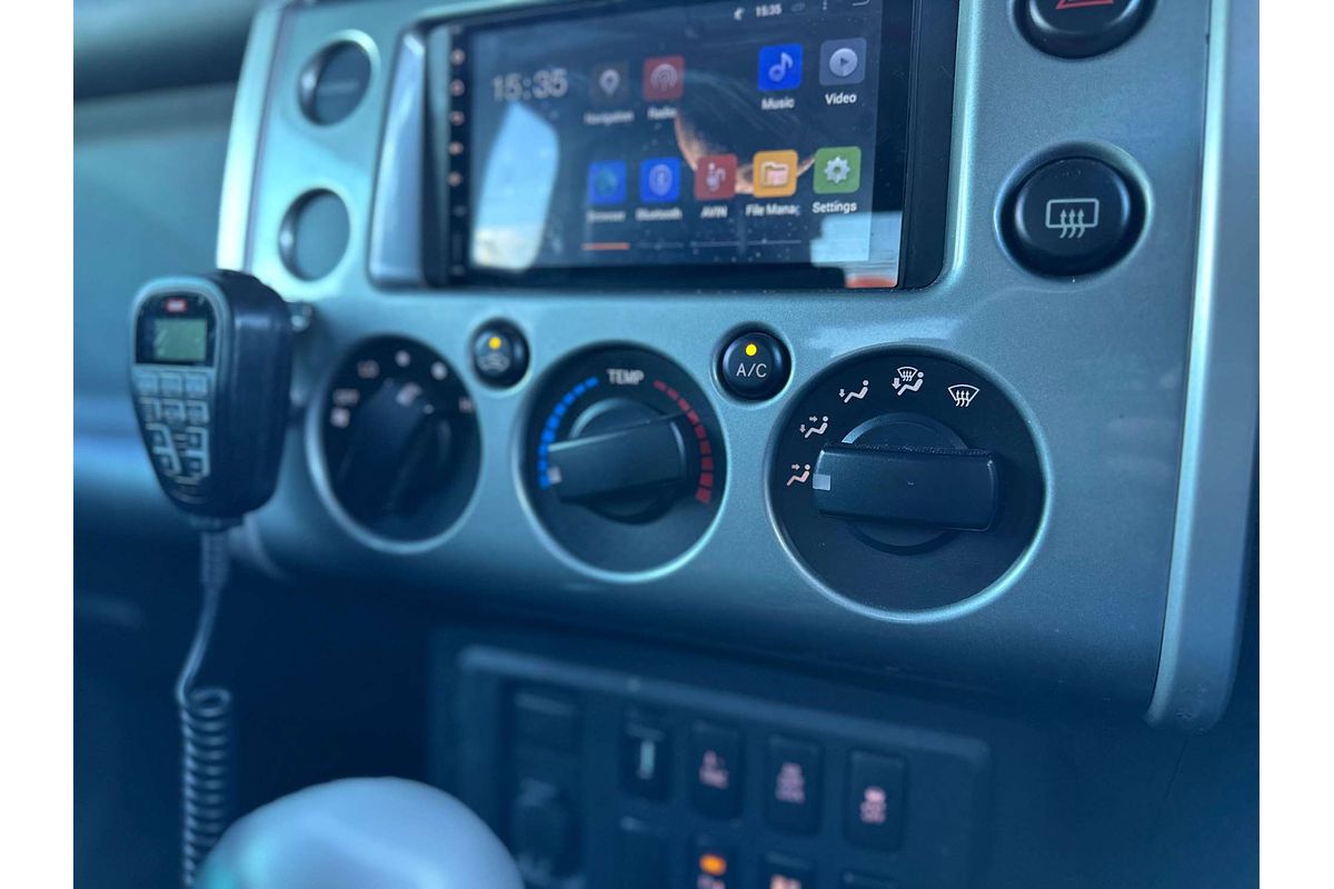 2011 Toyota FJ Cruiser  GSJ15R