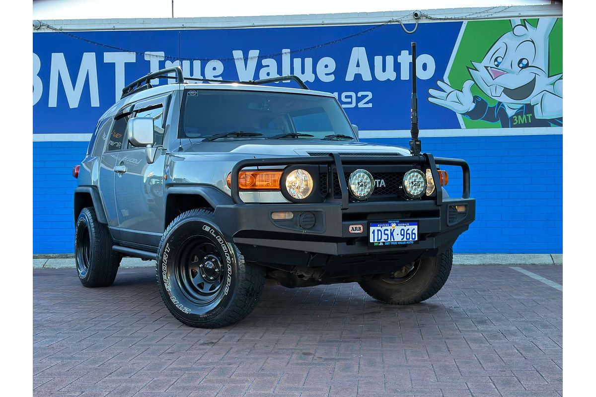 2011 Toyota FJ Cruiser  GSJ15R