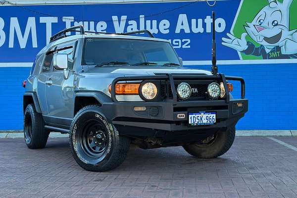 2011 Toyota FJ Cruiser  GSJ15R