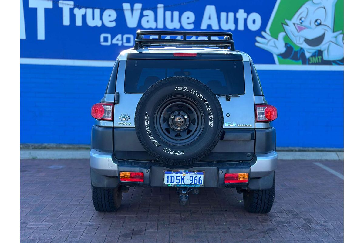 2011 Toyota FJ Cruiser  GSJ15R