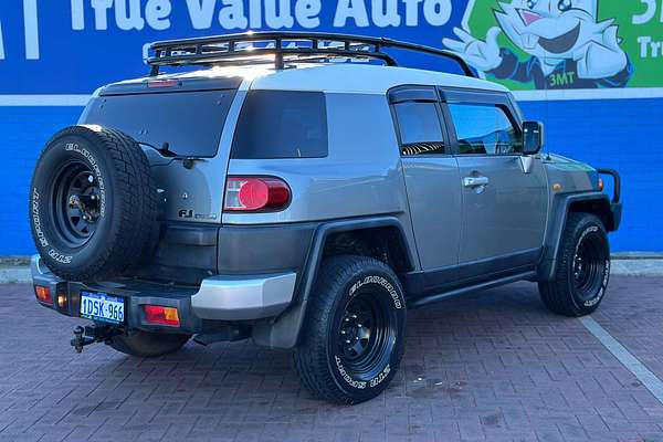 2011 Toyota FJ Cruiser  GSJ15R