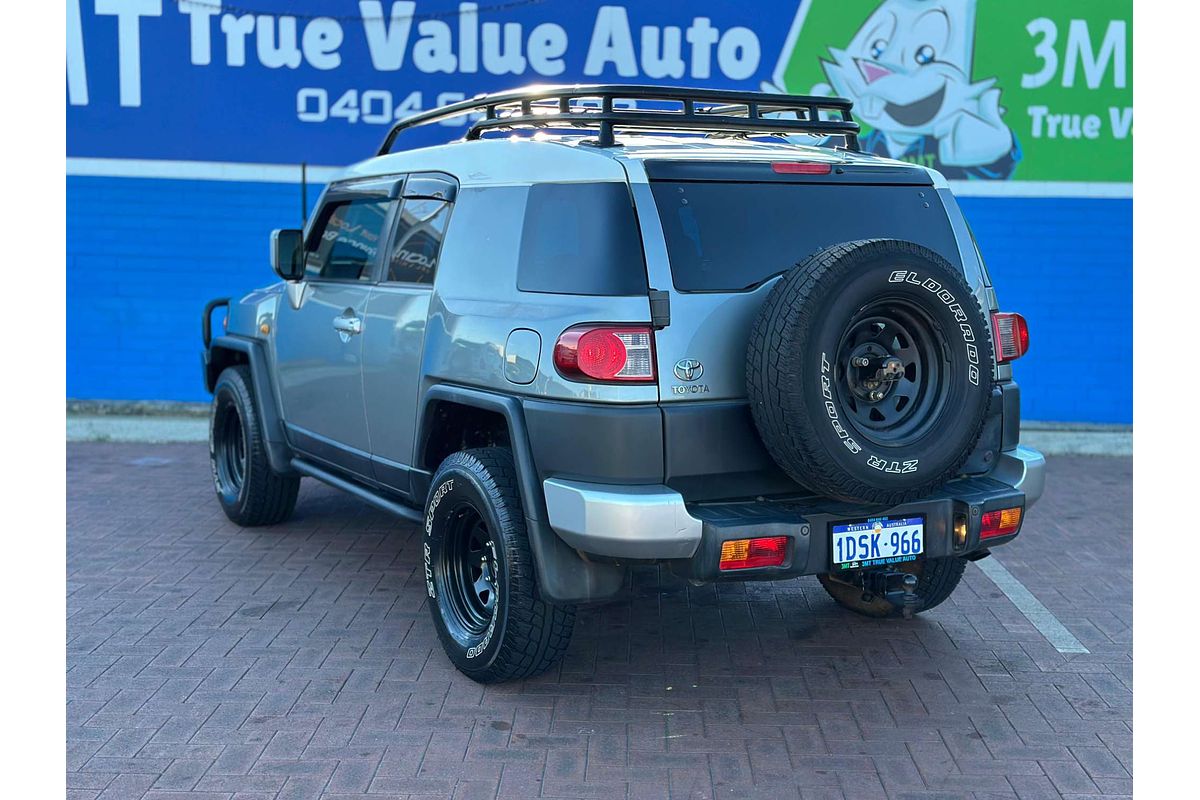2011 Toyota FJ Cruiser  GSJ15R