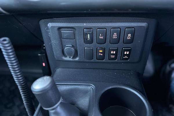 2011 Toyota FJ Cruiser  GSJ15R