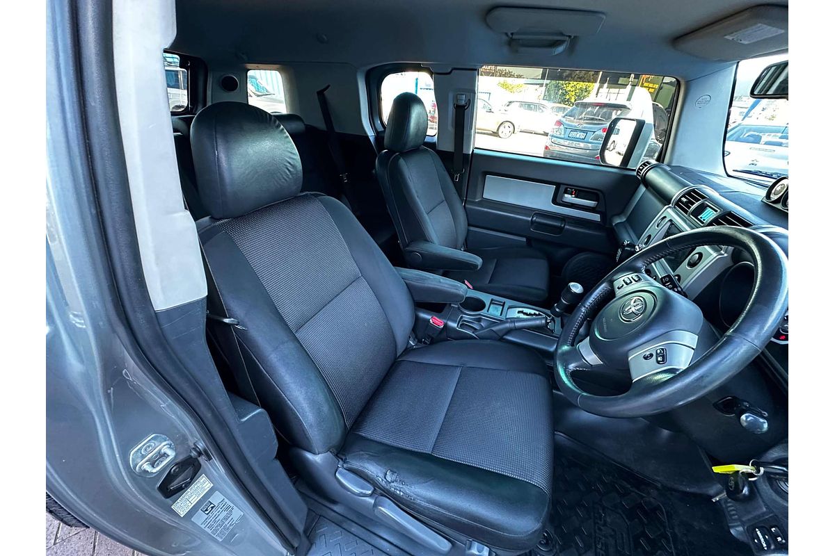 2011 Toyota FJ Cruiser  GSJ15R