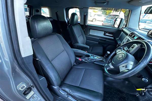 2011 Toyota FJ Cruiser  GSJ15R