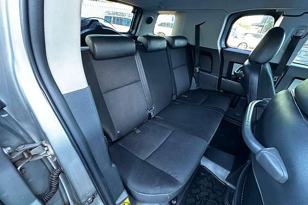 2011 Toyota FJ Cruiser  GSJ15R