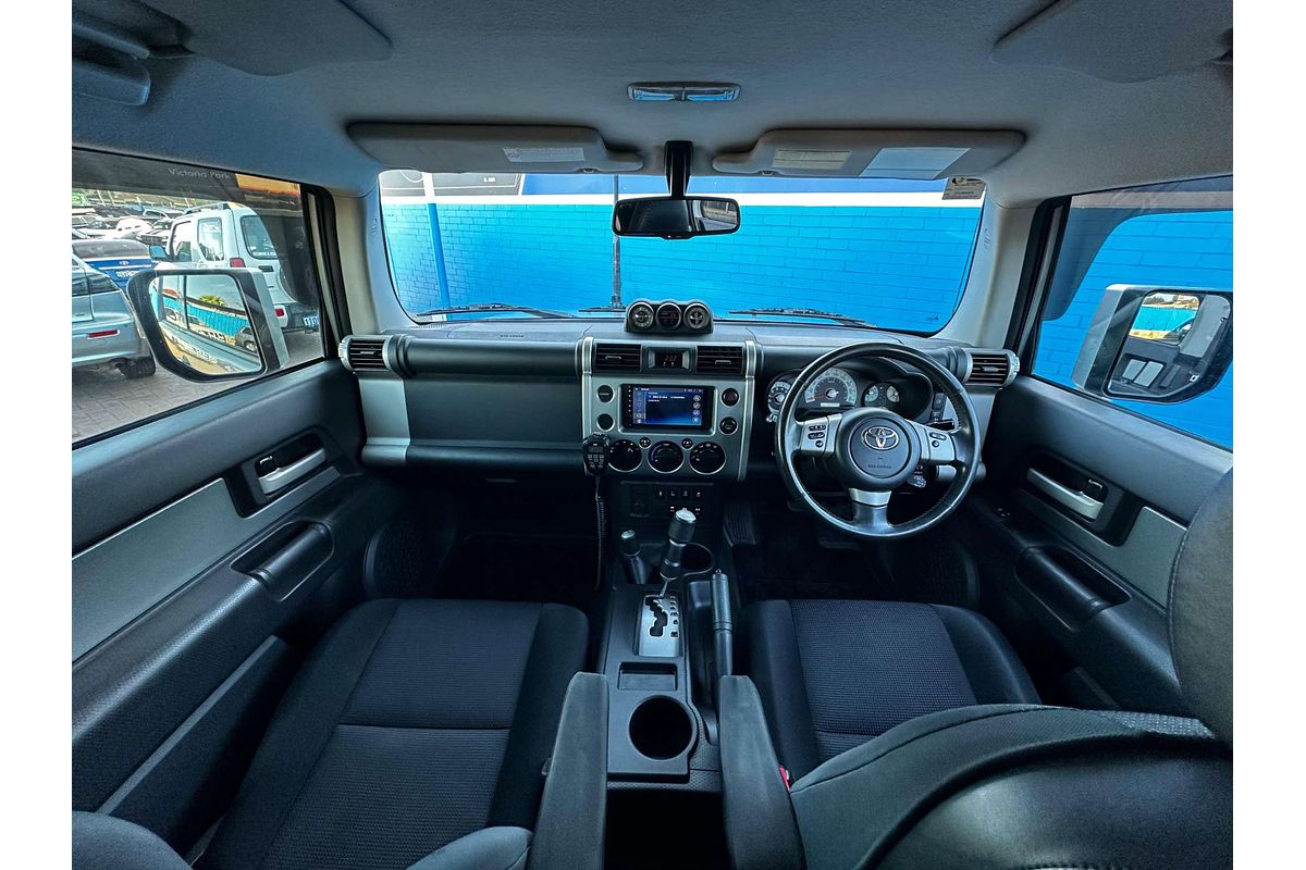 2011 Toyota FJ Cruiser  GSJ15R