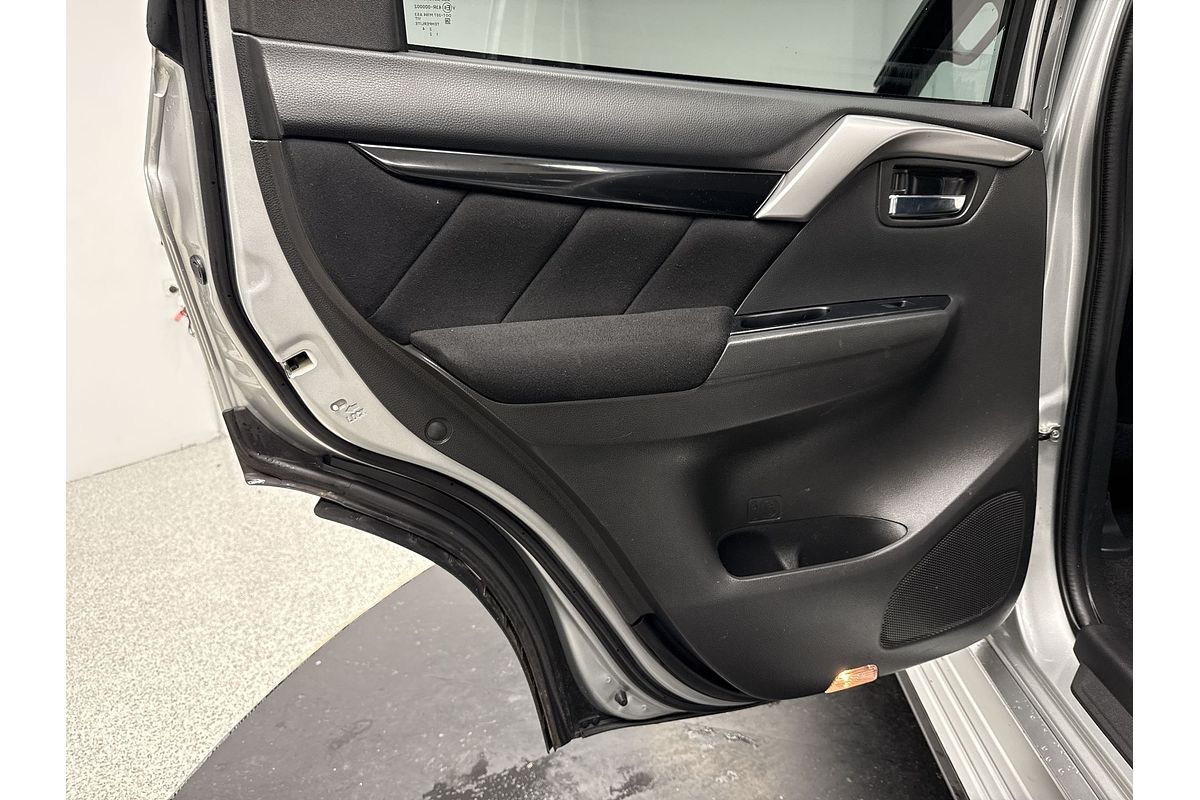 2016 Mitsubishi Pajero Sport GLX QE