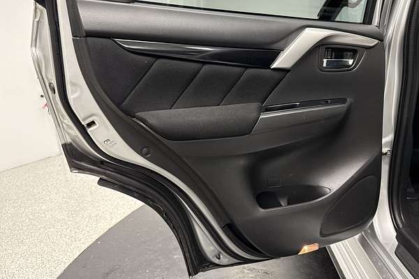 2016 Mitsubishi Pajero Sport GLX QE