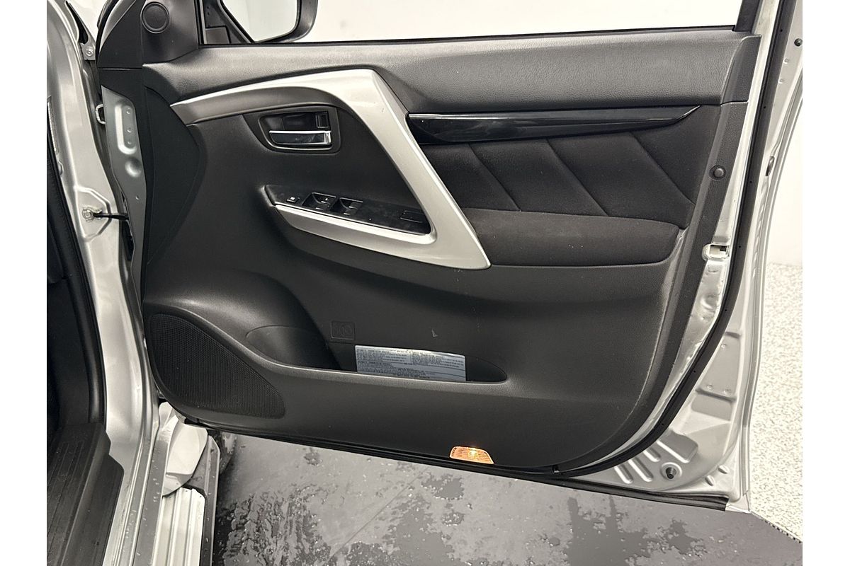 2016 Mitsubishi Pajero Sport GLX QE