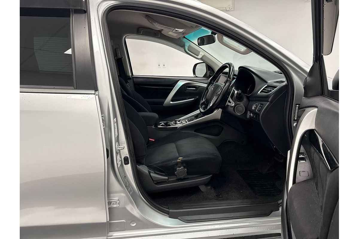 2016 Mitsubishi Pajero Sport GLX QE