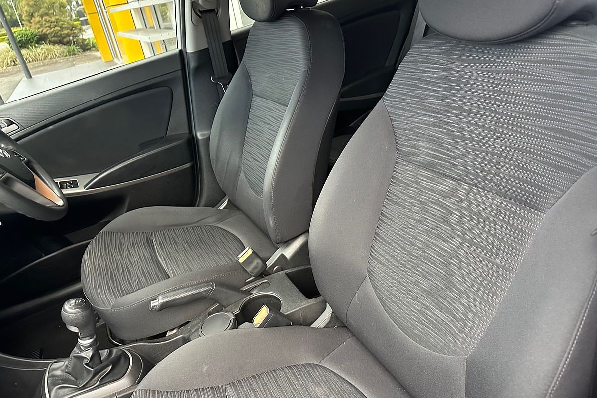 2015 Hyundai Accent Active RB2