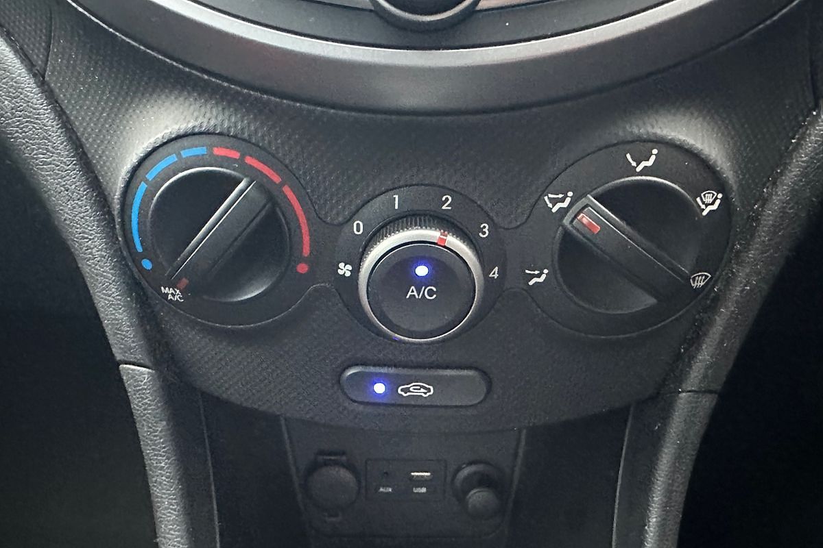 2015 Hyundai Accent Active RB2
