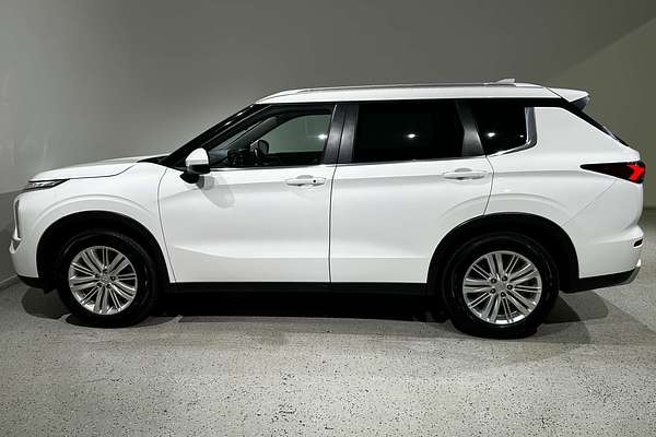 2022 Mitsubishi Outlander LS ZM