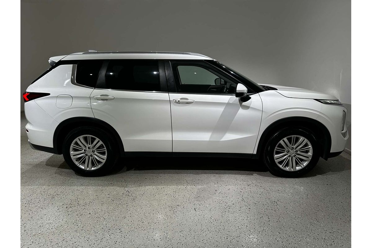 2022 Mitsubishi Outlander LS ZM
