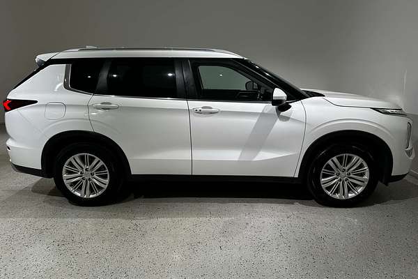 2022 Mitsubishi Outlander LS ZM