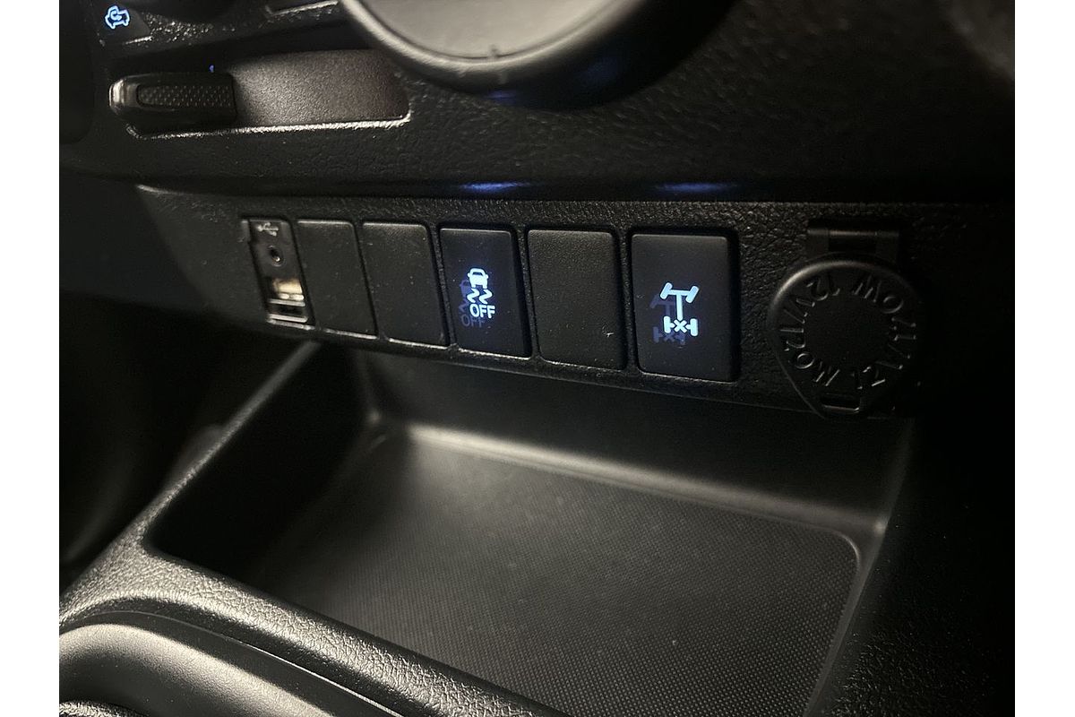2015 Toyota Hilux SR GUN126R 4X4