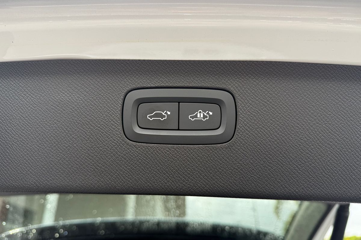 2023 Volvo XC90 Ultimate B6 Bright