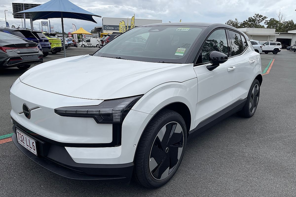 2024 Volvo EX30 Single Motor Extended Range Plus