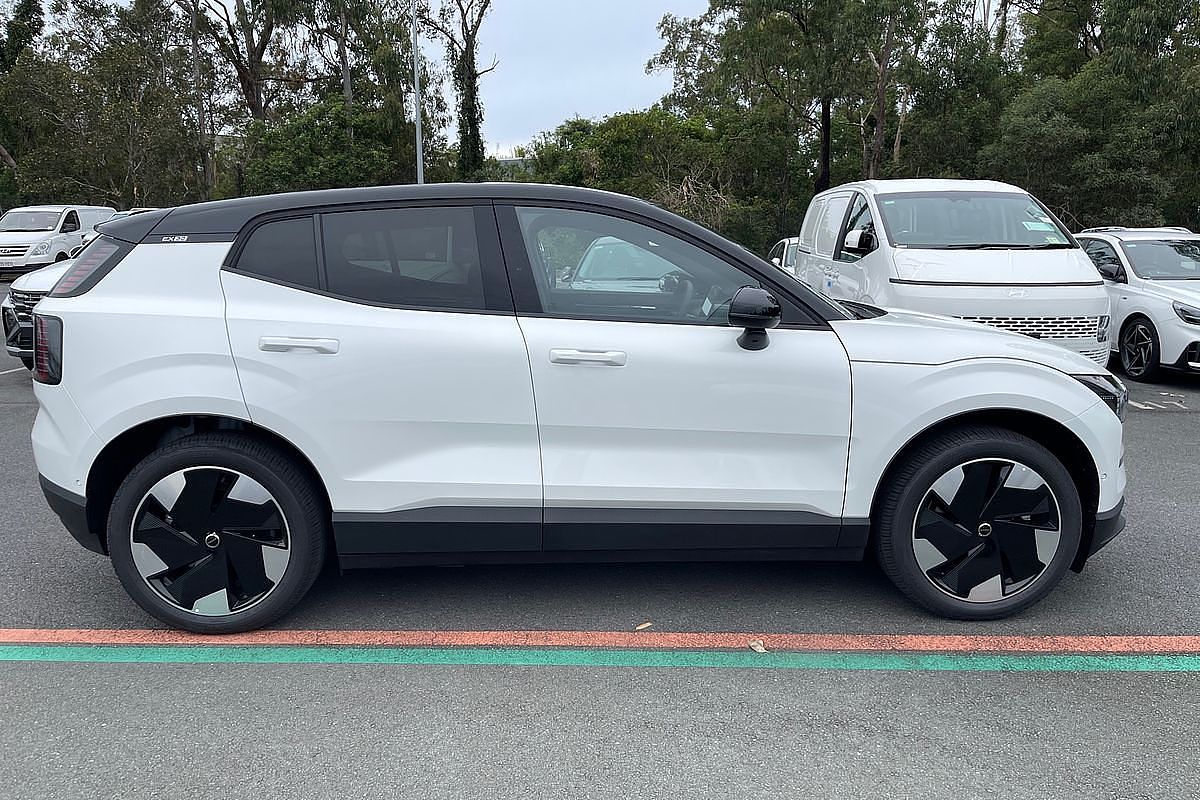 2024 Volvo EX30 Single Motor Extended Range Plus