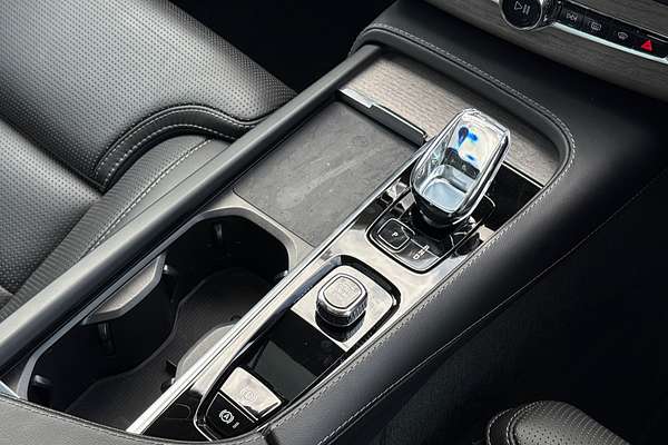 2023 Volvo XC90 Ultimate B6 Bright