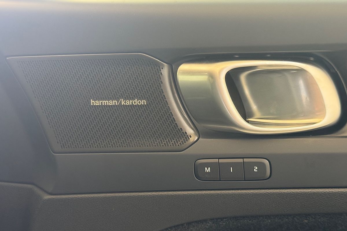 2024 Volvo EX40 Black Edition