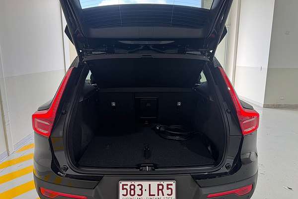 2024 Volvo EX40 Black Edition