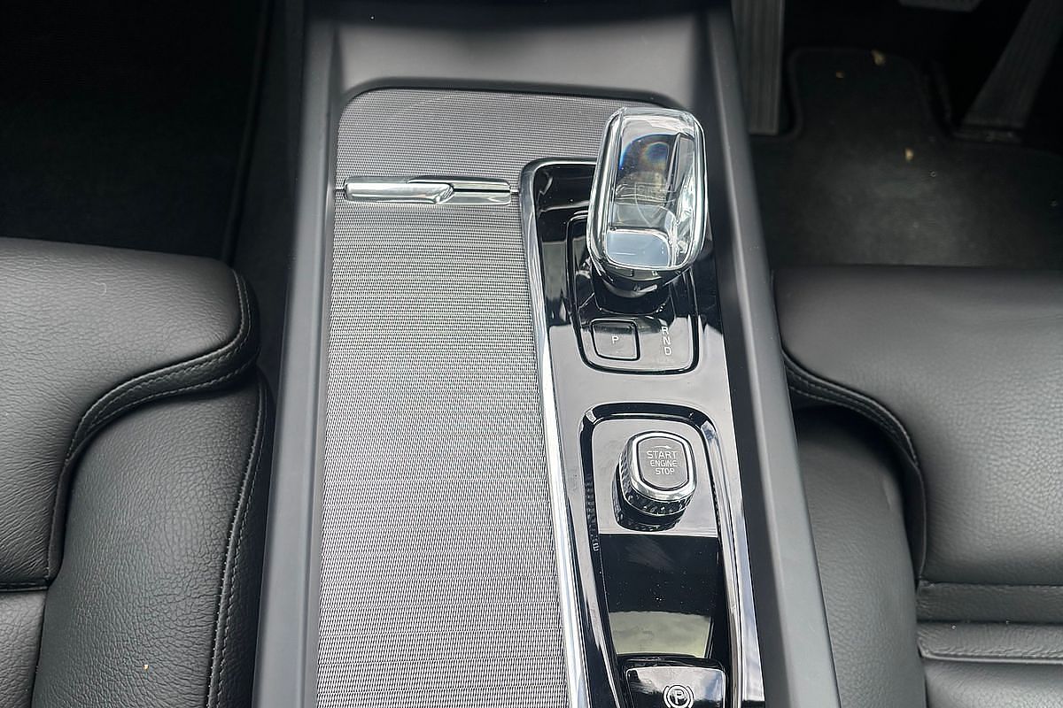 2023 Volvo XC60 Ultimate B6 Dark