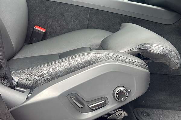 2023 Volvo XC60 Ultimate B6 Dark