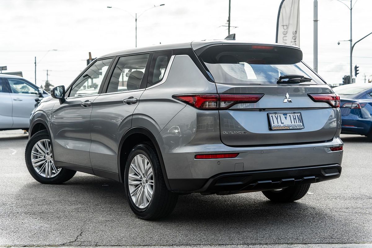 2023 Mitsubishi Outlander ES ZM