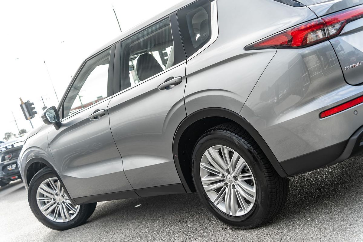 2023 Mitsubishi Outlander ES ZM