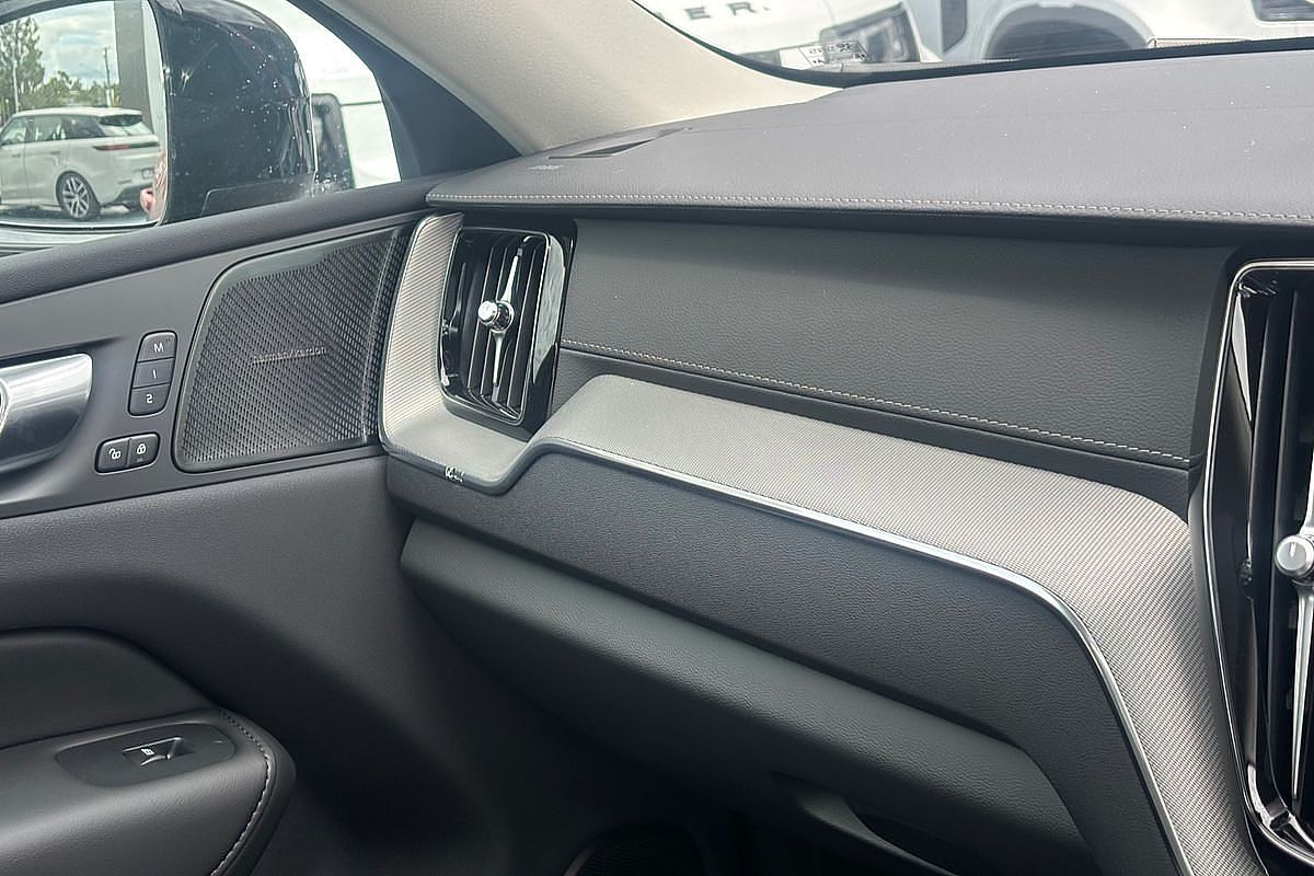 2023 Volvo XC60 Ultimate B6 Dark
