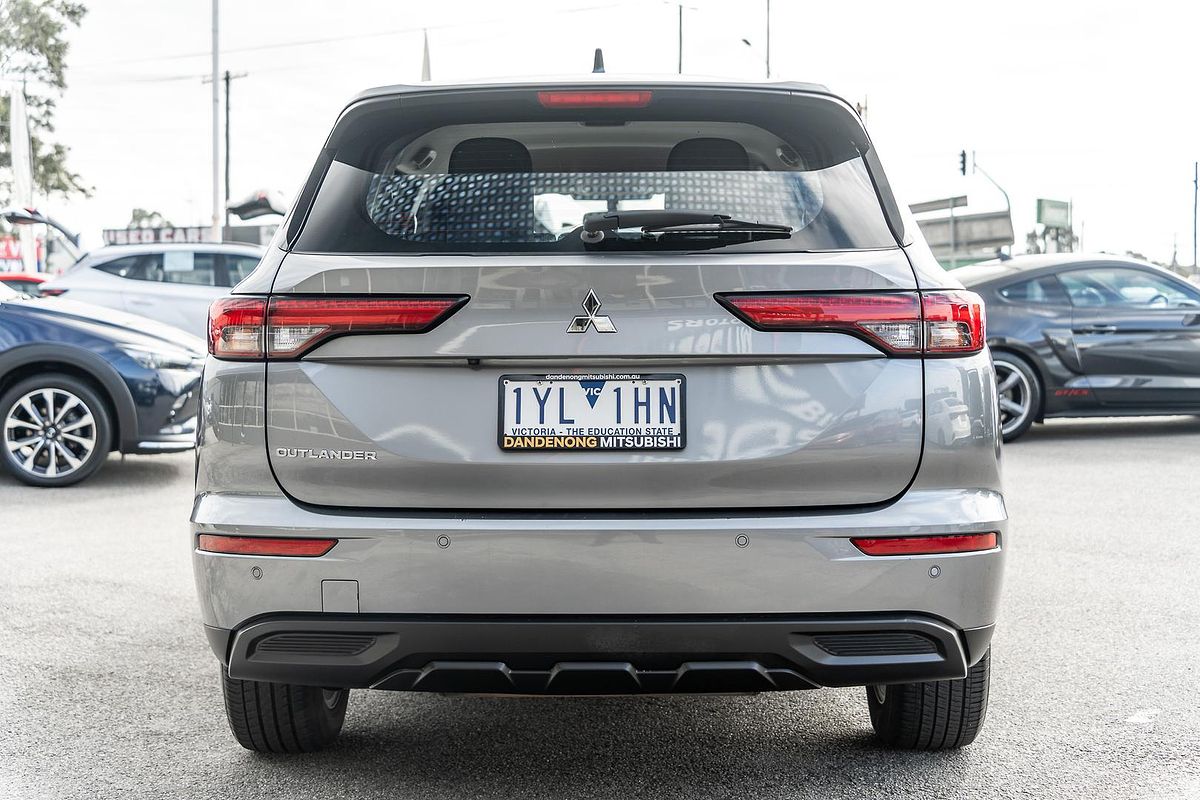 2023 Mitsubishi Outlander ES ZM