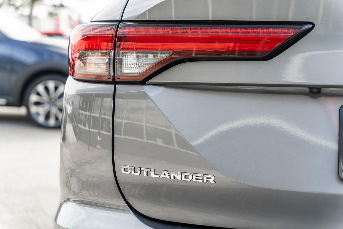 2023 Mitsubishi Outlander ES ZM