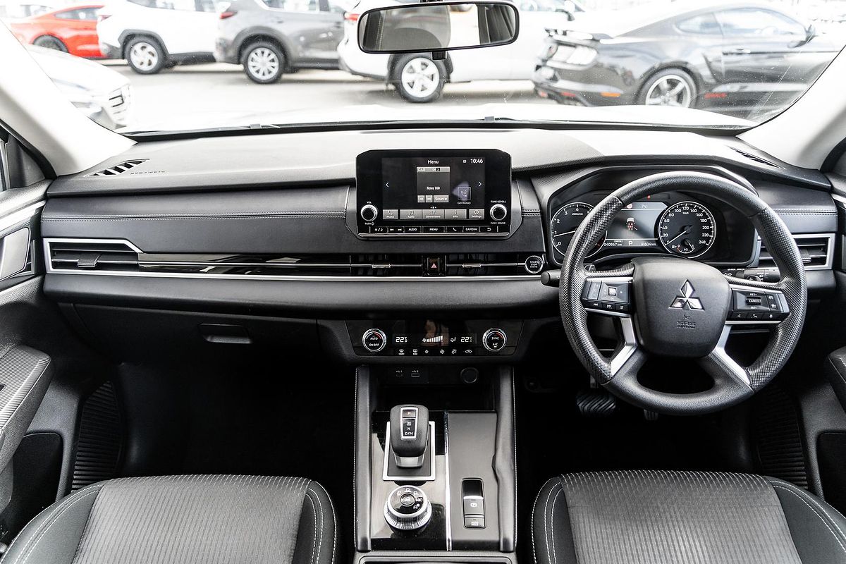 2023 Mitsubishi Outlander ES ZM